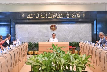 বিনিয়োগে বাধা দূর করতে ব্যবসায়ীদের সঙ্গে প্রধানমন্ত্রীর বৈঠক