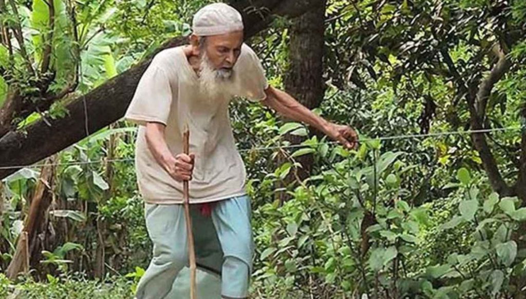 দড়ি বেয়ে মসজিদে যাওয়া অন্ধ মুয়াজ্জিন আব্দুর রহমান মোল্লা আর নেই