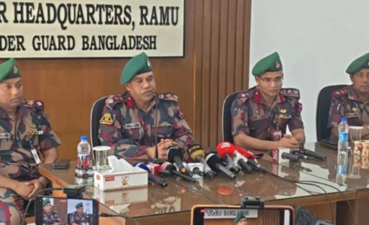 বান্দরবান থেকে মাইনসহ বিপুল পরিমাণ বিস্ফোরক সরঞ্জাম উদ্ধার করেছে বিজিবি