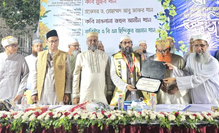 দারুননাজাতে স্বর্ণপদক সম্মাননা পেলেন কবি মুহিব খান