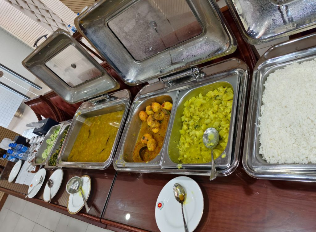 প্রধানমন্ত্রীর অফিসে দুপুরের খাবারের বরাদ্দ ১৫০ টাকা