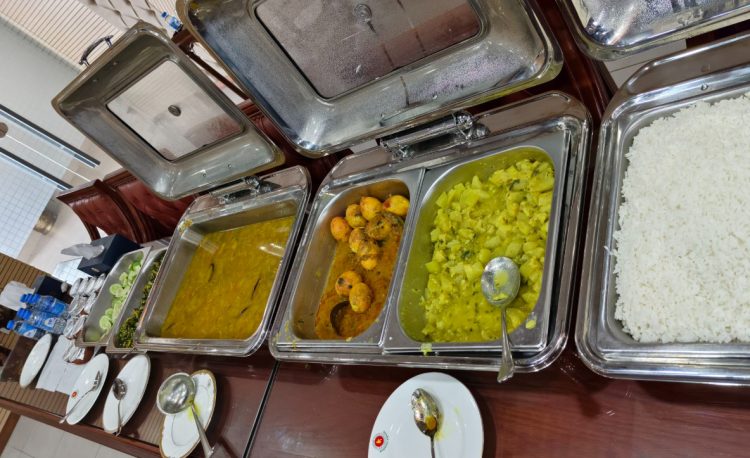 প্রধানমন্ত্রীর অফিসে দুপুরের খাবারের বরাদ্দ ১৫০ টাকা