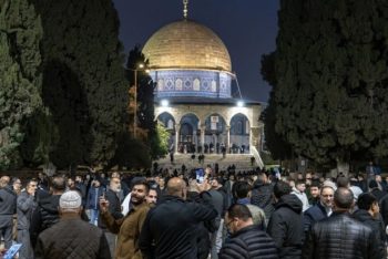 ৪০ দিন পর আল-আকসা খুলে ফজরের নামাজ আদায় করলেন হাজারো মুসল্লি