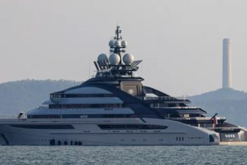 মার্কিন নিষেধাজ্ঞা উপেক্ষা করে হরমুজ প্রণালী অতিক্রম করল রুশ প্রমোদতরী