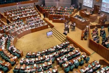 টেবিল চাপড়ানোয় লুজ কানেকশন থেকে সংসদের সাউন্ড সিস্টেমে বিভ্রাট