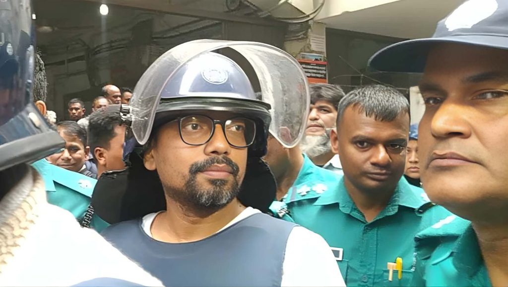 আদালতে নেওয়ার পথে প্রিজনভ্যান দুর্ঘটনায় আহত পলক