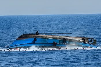 বাংলাদেশ থেকে মালয়েশিয়া যাওয়ার পথে ট্রলারডুবে নিখোঁজ ২৫০