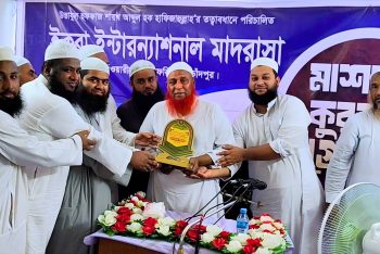 শায়খ আব্দুল হককে সম্মাননা প্রদান করলো ইক্বরা ইন্টারন্যাশনাল মাদরাসা