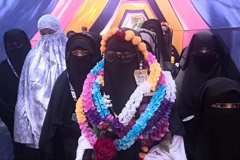 জমকালো আয়োজনে হাফেজা ফাতেমাকে বাড়ি পৌঁছে দিলো মাদরাসা কর্তৃপক্ষ