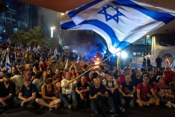 অভ্যন্তরীণ সংকটে নড়বড়ে ইসরাইল