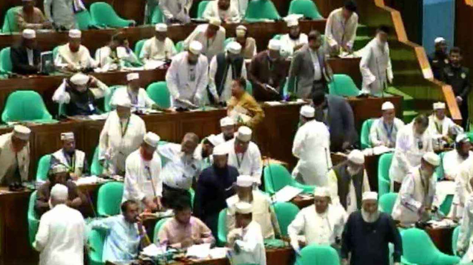 সংবিধান সংস্কার ইস্যুতে সংসদ থেকে বিরোধী দলের ওয়াকআউট