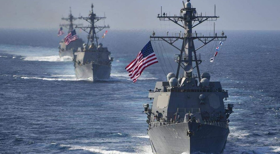 ইরানের হামলায় পিছু হটল মার্কিন যুদ্ধজাহাজ