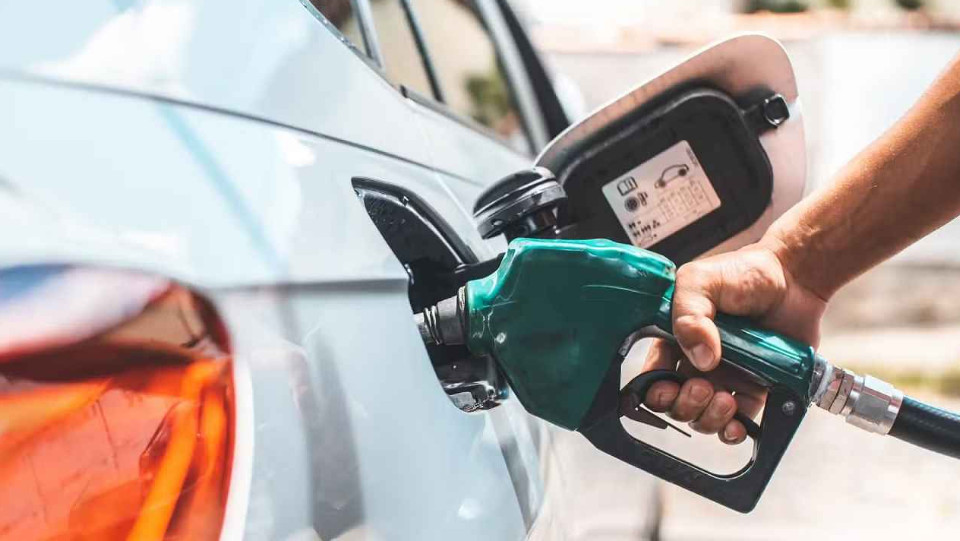 প্রাইভেটকারেও তেল নিতে লাগবে ফুয়েল পাস