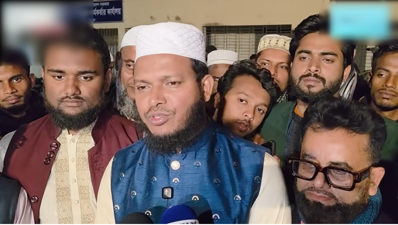 ৮ পাম্প ঘুরেও তেল না পেয়ে বাসে সংসদে এমপি সালাহ উদ্দিন আইউবী