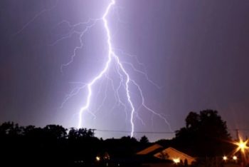 একদিনে পাঁচ জেলায় বজ্রপাতে ১১ জনের মৃত্যু