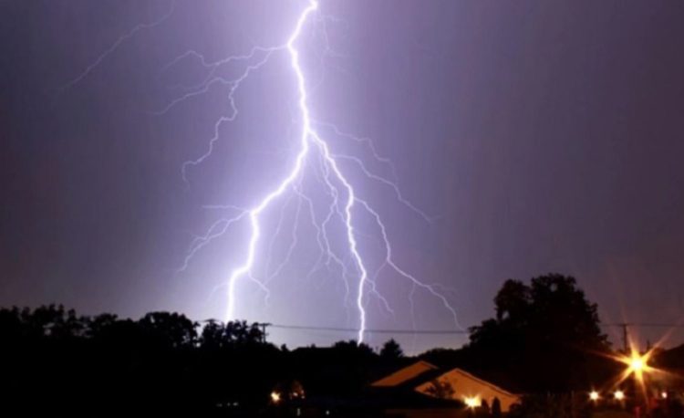 একদিনে পাঁচ জেলায় বজ্রপাতে ১১ জনের মৃত্যু