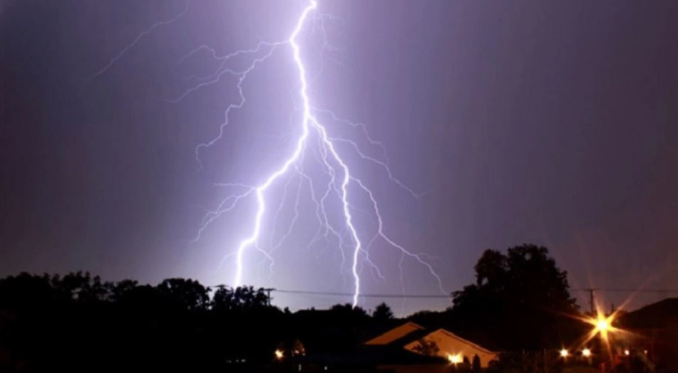 একদিনে পাঁচ জেলায় বজ্রপাতে ১১ জনের মৃত্যু