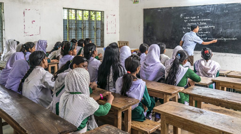 শিক্ষার মান বাড়াতে কঠোর সরকার : শিক্ষার্থীরা বাংলা-ইংরেজি রিডিং না পারলে শিক্ষকের বেতন বন্ধ