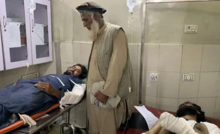 আফগানিস্তানে শরণার্থী বহনকারী ট্রাক উল্টে নিহত ২২