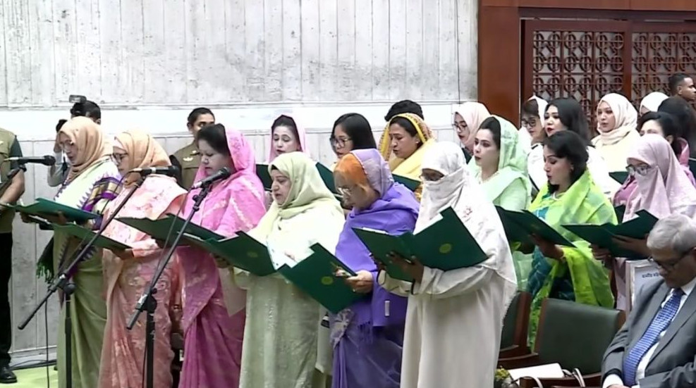 শপথ নিলেন সংরক্ষিত নারী আসনের ৪৯ এমপি