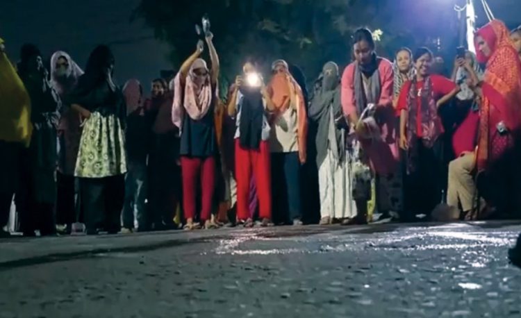 ছাত্ররাজনীতি নিষিদ্ধের দাবিতে ইডেন কলেজে মধ্যরাতে বিক্ষোভ