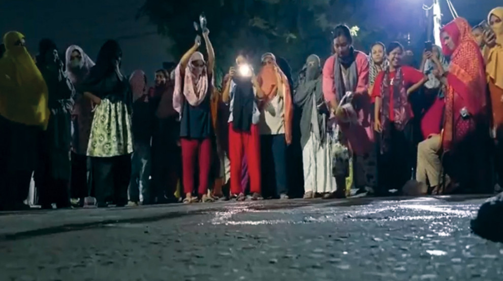 ছাত্ররাজনীতি নিষিদ্ধের দাবিতে ইডেন কলেজে মধ্যরাতে বিক্ষোভ
