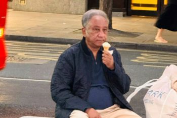ফুটপাতে বসে আইসক্রিম খাচ্ছেন পাপন, ছবি ভাইরাল