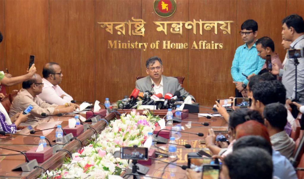 আইনি প্রক্রিয়ার মাধ্যমে শেখ হাসিনাকে ফেরত চাই : স্বরাষ্ট্রমন্ত্রী
