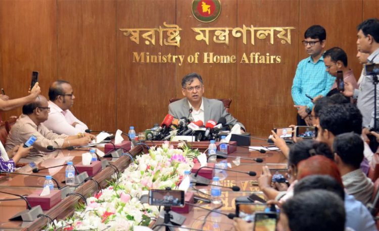 আইনি প্রক্রিয়ার মাধ্যমে শেখ হাসিনাকে ফেরত চাই : স্বরাষ্ট্রমন্ত্রী