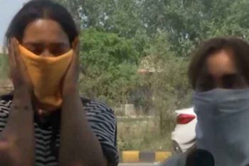 দিল্লিতে প্রকাশ্যে দুই নারীকে শ্লীলতাহানি, দাঁড়িয়ে দেখলেন সবাই