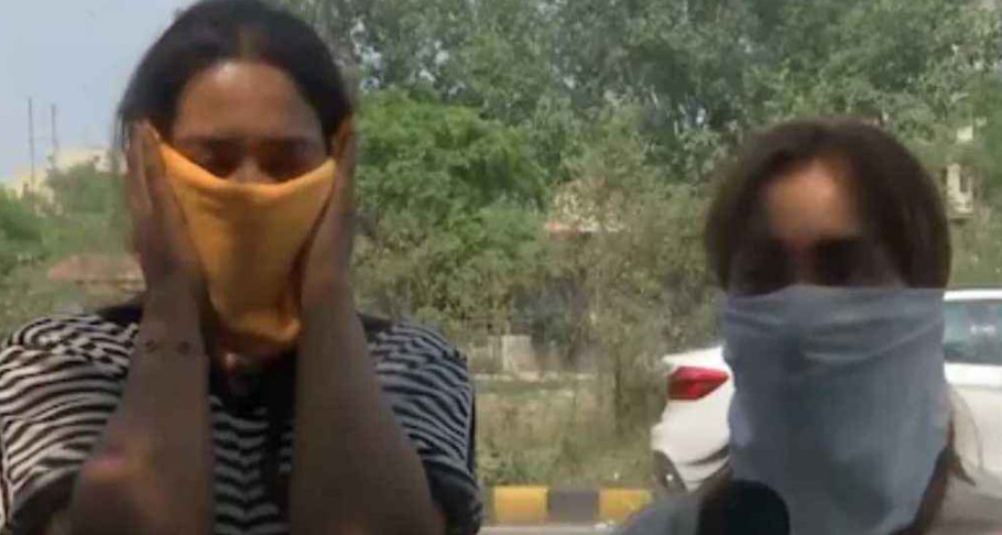 দিল্লিতে প্রকাশ্যে দুই নারীকে শ্লীলতাহানি, দাঁড়িয়ে দেখলেন সবাই