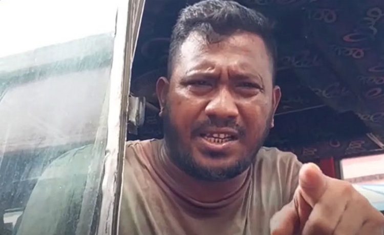২০ বছরের হাফ ভাড়ার প্রতিদানে শিক্ষার্থীরা কী দিল? বাসচালকের মন্তব্য