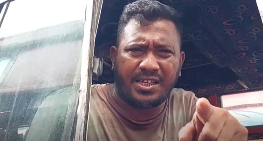 ২০ বছরের হাফ ভাড়ার প্রতিদানে শিক্ষার্থীরা কী দিল? বাসচালকের মন্তব্য
