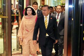 দালিয়ান থেকে বেইজিংয়ের উদ্দেশে প্রধানমন্ত্রী