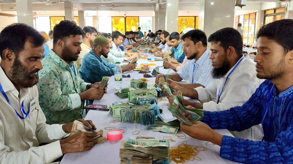 কিশোরগঞ্জের ঐতিহাসিক পাগলা মসজিদের দানবাক্সে এবার মিলল ৪৩ বস্তা টাকা