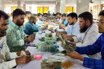 কিশোরগঞ্জের ঐতিহাসিক পাগলা মসজিদের দানবাক্সে এবার মিলল ৪৩ বস্তা টাকা