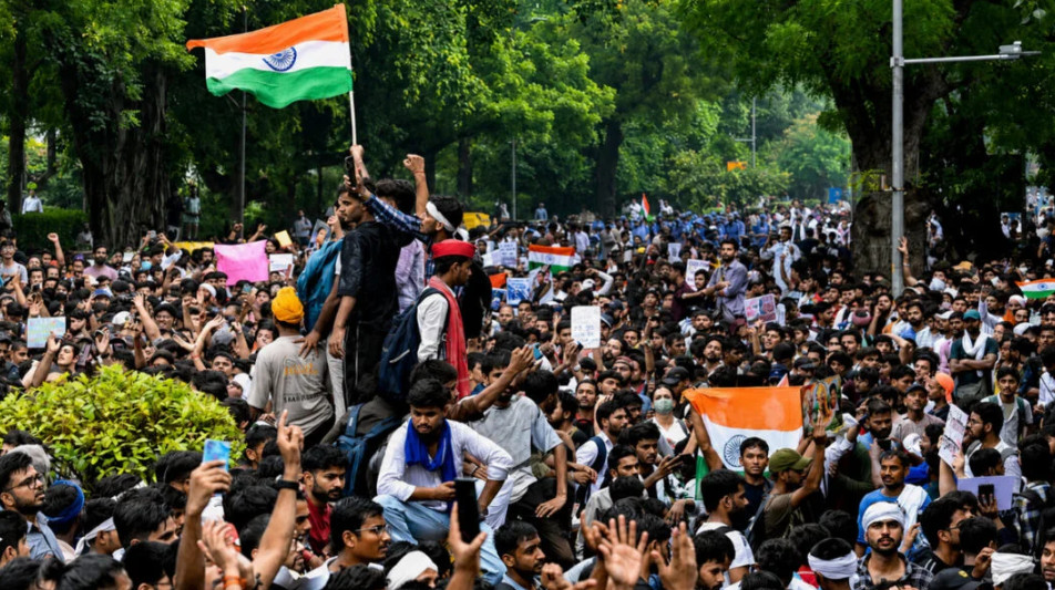 সরকারের আলোচনার প্রস্তাব প্রত্যাখ্যান ককরোচ জনতা পার্টির