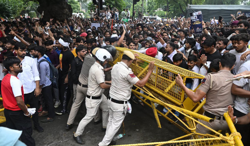 আন্দোলন স্থগিতের অনুরোধ সরকারের, প্রত্যাখ্যান ককরোচ পার্টির