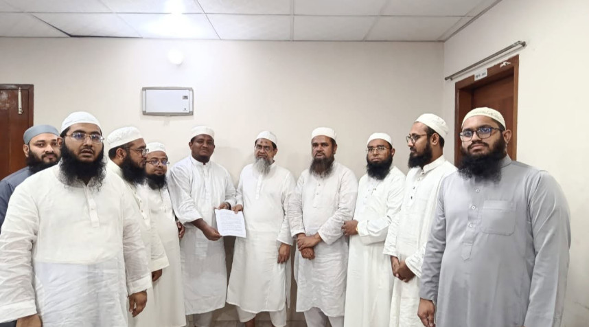 বেফাক মহাসচিবের কাছে সচেতন আলেম সমাজের ১২ দফা প্রস্তাবনা পেশ