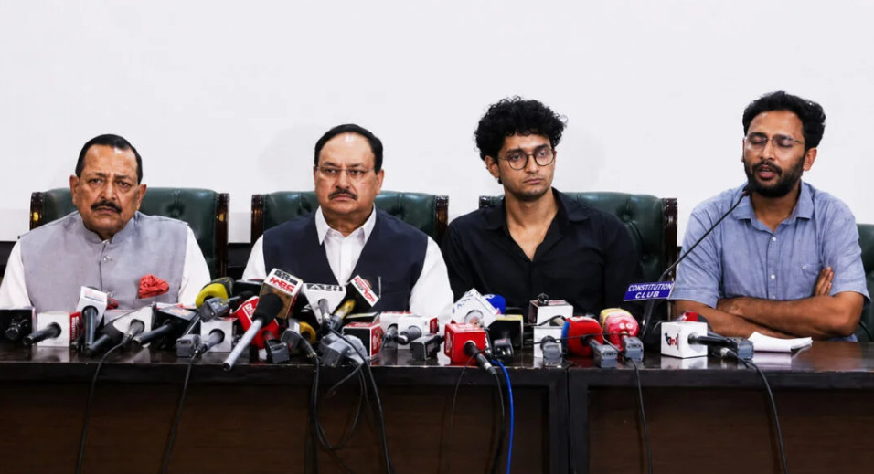 সরকারের আশ্বাসে আন্দোলন প্রত্যাহার করল ককরোচ জনতা পার্টি