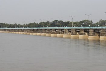উজানের ঢল আর ভারি বৃষ্টিতে বাড়ছে তিস্তার পানি