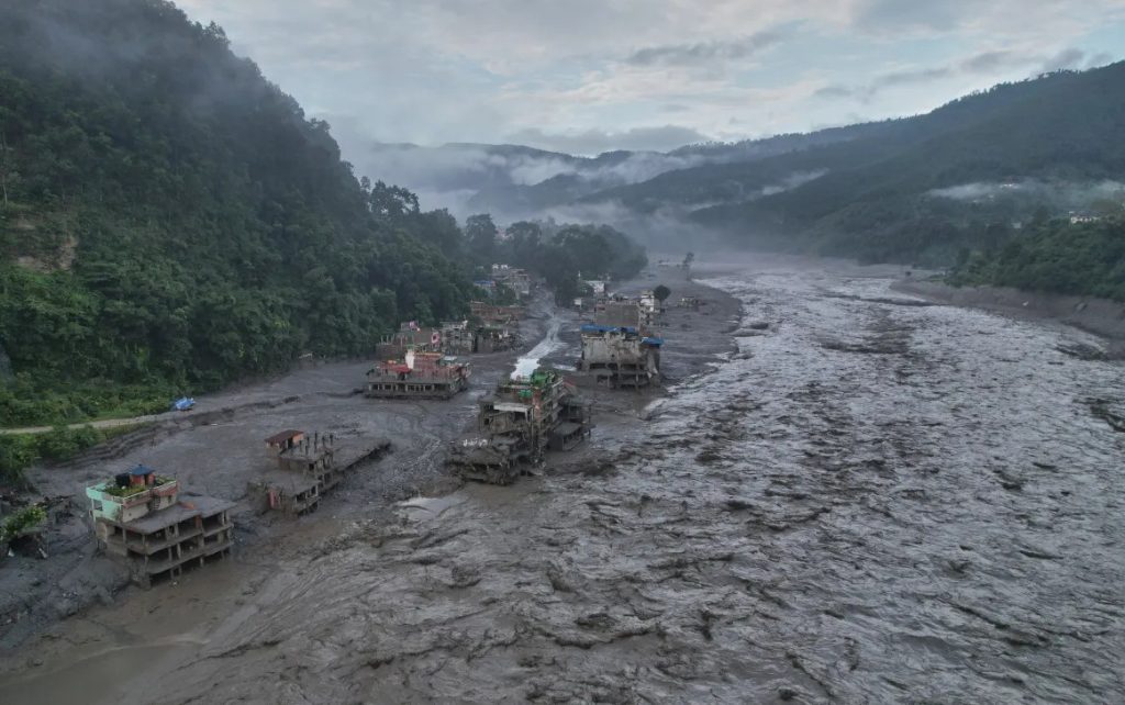নেপালে বন্যায় মৃতের সংখ্যা বেড়ে ৯০৩, নিখোঁজ ৪২০০