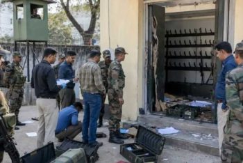 ভারতীয় সেনাঘাঁটি থেকে ৫ রাইফেলসহ বিপুল অস্ত্র ও গোলাবারুদ চুরি