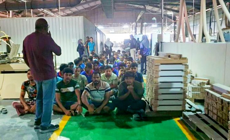 মালয়েশিয়ার জোহরে তিন কারখানায় অভিযান; আটক ১৫৫ বাংলাদেশিসহ ২৩৪ বিদেশি