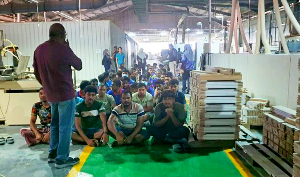 মালয়েশিয়ার জোহরে তিন কারখানায় অভিযান; আটক ১৫৫ বাংলাদেশিসহ ২৩৪ বিদেশি