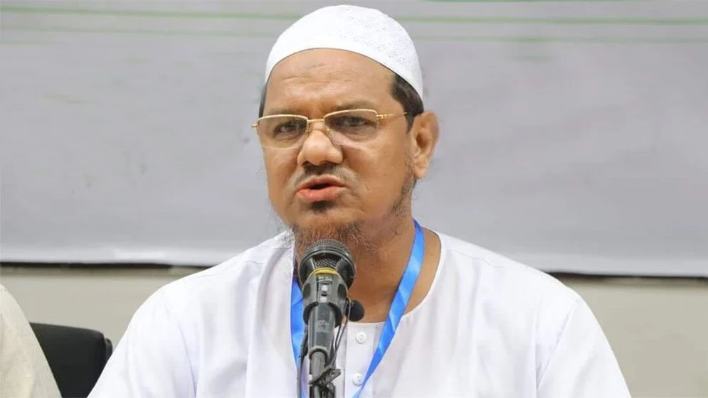 জ্বালানি তেলের দাম বাড়িয়ে জনগণকে চরম কষ্টে ঠেলে দেওয়া হয়েছে: চরমোনাই পীর