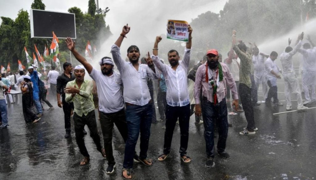 ভারতে প্রধান নির্বাচন কমিশনারের পদত্যাগের দাবিতে দেশজুড়ে বিক্ষোভ