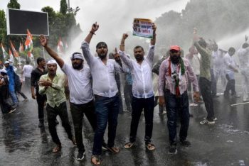 ভারতে প্রধান নির্বাচন কমিশনারের পদত্যাগের দাবিতে দেশজুড়ে বিক্ষোভ