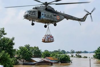 ভারতে হেলিকপ্টার থেকে ফেলা ত্রাণ মাথায় পড়ে বৃদ্ধ নিহত