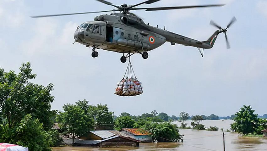 ভারতে হেলিকপ্টার থেকে ফেলা ত্রাণ মাথায় পড়ে বৃদ্ধ নিহত